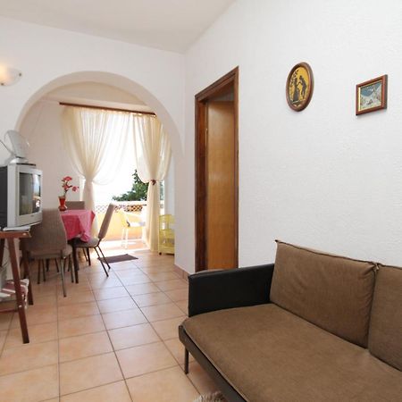Apartments By The Sea Novi Vinodolski - 5558 Rum bild