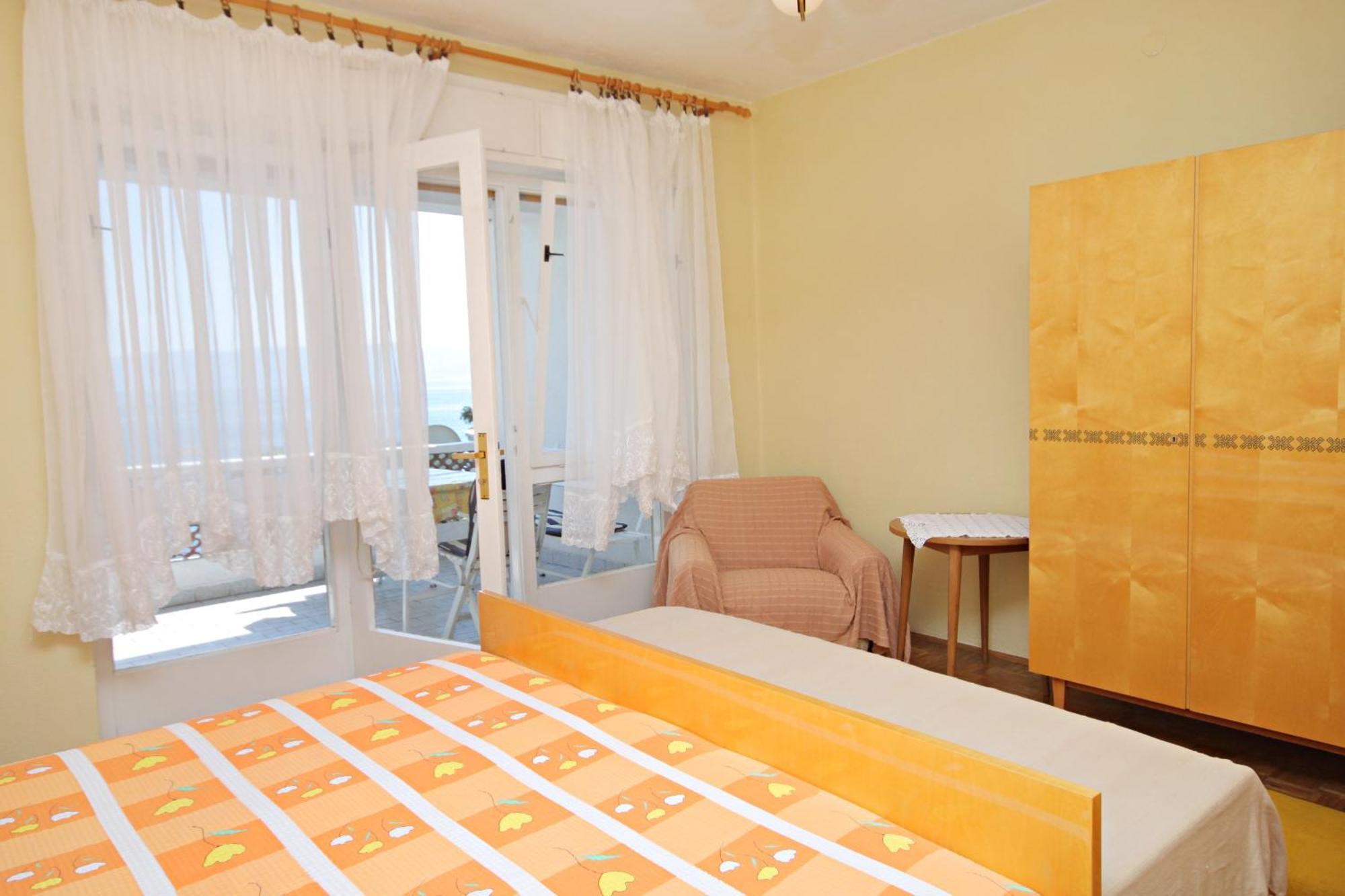 Apartments By The Sea Novi Vinodolski - 5558 Rum bild